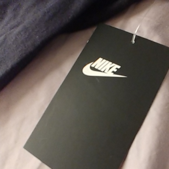 😉black based, brand new,cool nike t-shirt😉 - Picture 2 of 5